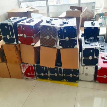 Cốp xuất khẩu Thanh lý xả tồn kho cuối năm - Cốp đựng mỹ phẩm make up trang điểm cao cấp có khóa, 4 tầng cao cấp viền khung có dây đeo size 40x20x26 cm