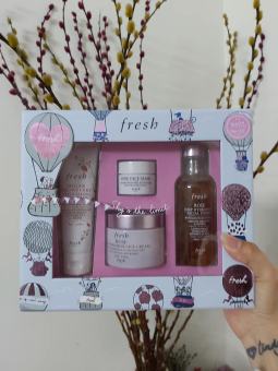 Set dưỡng da Fresh Rose Deep Hydration Skincare Set 4 món