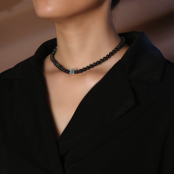 TINH LÂM Vòng Cổ Phong Thủy Đá Thạch Anh Tóc Đen 6.5 Li - Charm Vuông