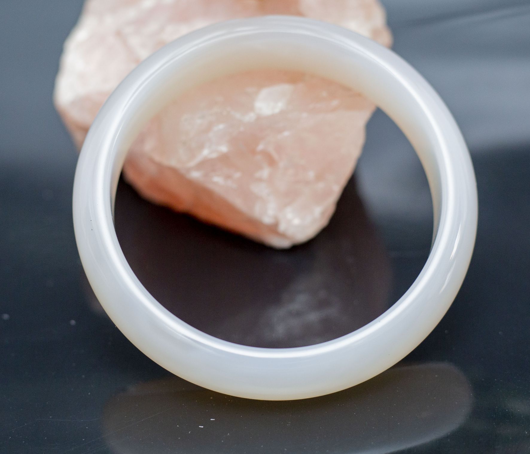   CHUYÊN SỈ ĐÁ THIÊN NHIÊN  BẠCH NGUYỆT QUANG VÒNG TAY ĐÁ MÃ NÃO TRẮNG TỰ NHIÊN 100% SIZE 54 - KÍCH HOẠT TÀI LỘC MAY MẮN CHO NGƯỜI MỆNH KIM THỦY THỔ - HÌNH CHỤP THẬT TỪ PHÚC AN STORE 