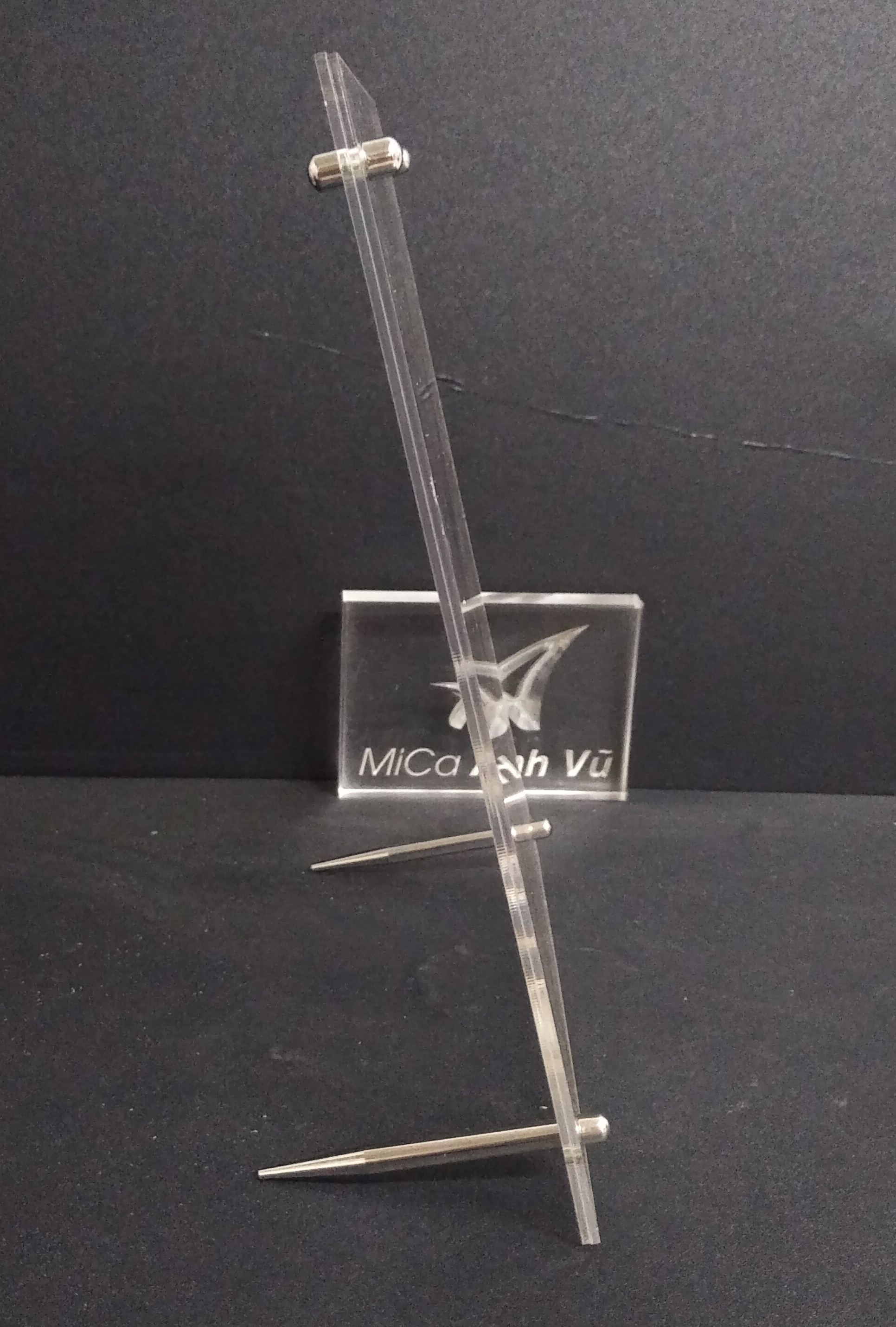 Khung ảnh mica để bàn khổ A6