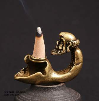 Tượng Đạt Ma sư Tổ bằng đồng đúc (thác khói, lư hương Đốt trầm nụ)