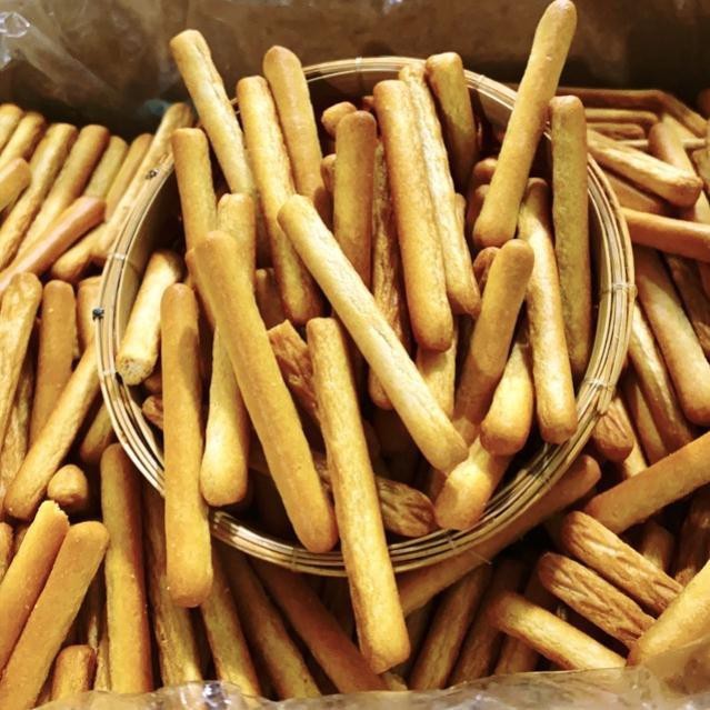 Bánh que đũa bơ sữa