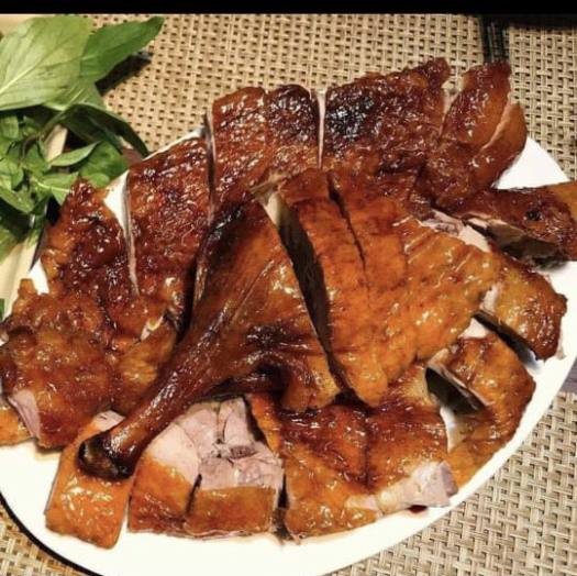 Vịt Cỏ  Quay Nguyên Con -kiểu Bắc Kinh, giòn rụm thờm lừng, ăn một lần là nghiền !!