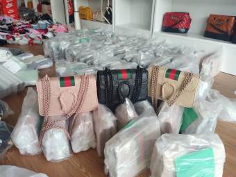 úi Xách Nữ 👜Túi Gucci Khoá Đầu Rồng👜 Túi Đeo Chéo Kẹp Nách Thời Trang có 3 màu quý phái làm nổi bật lên vẻ đẹp  của phụ nữ việt nam