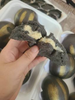 Bánh bao than tre nhân phô mai - 1 set 6 cái