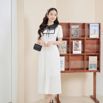 Đầm tiểu thư trắng dài dập li tay cộc phối cổ ren đen Orchid - AH10X132