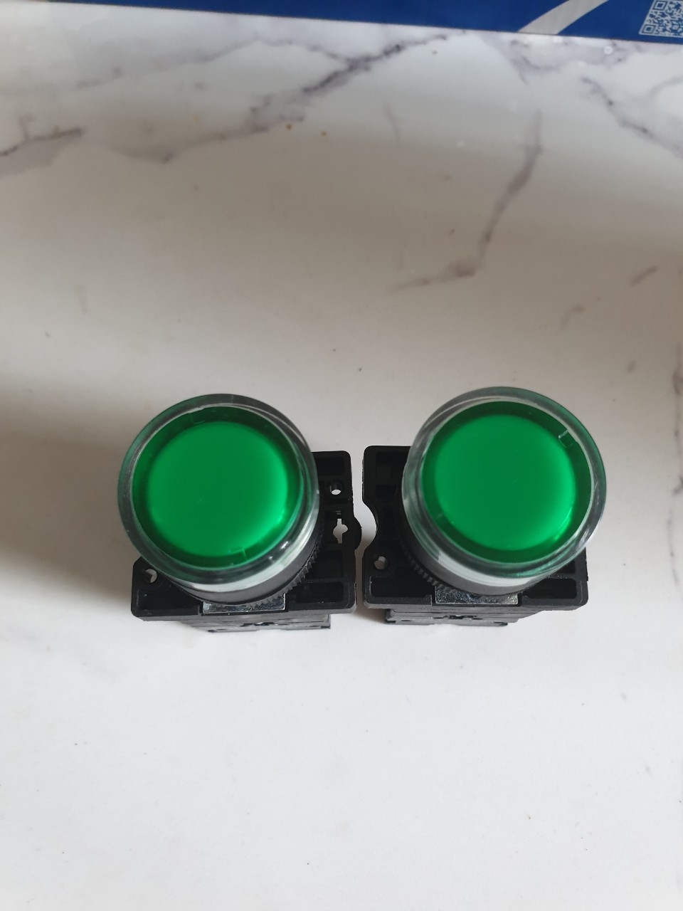 Nút nhấn có đèn chint np2 ew 31