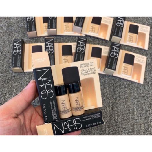 Kem nền Nars Sheer Glow Foundation mini 4ml màu medium 1
