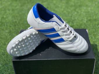 Giày đá bóng 3 sọc