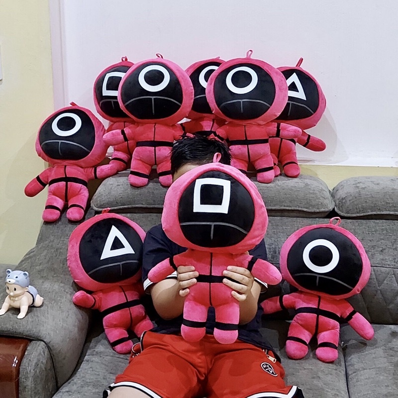 Gấu bông lính canh gác Squid Game size 35cm và 50 cm, trò chơi con mực siêu dễ thương