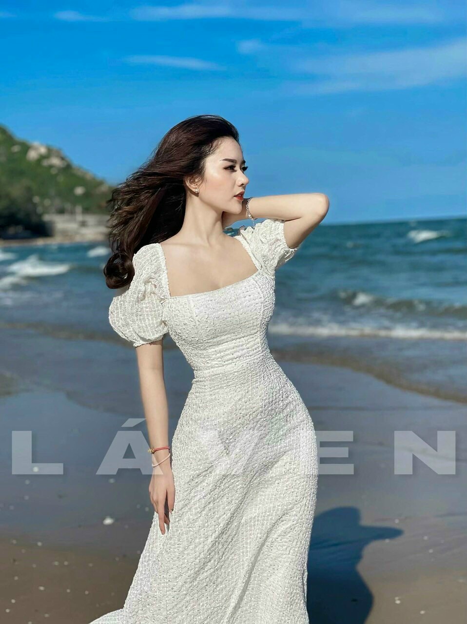 Đầm maxi dáng dài tay phồng cổ vuông đan lưng