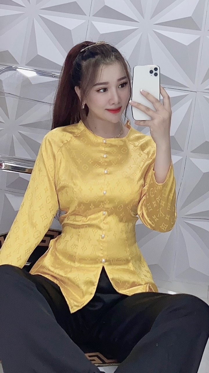Áo bà ba gấm in chữ l.v