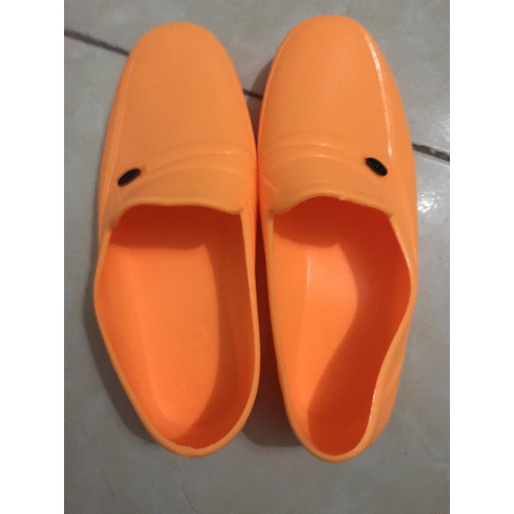 Giầy xây/ sục cao su vàng/đen