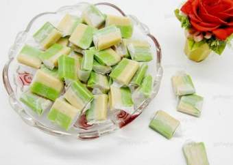 Kẹo Dừa Lá Dứa Đặc Sản Bến Tre Hộp 48 Viên