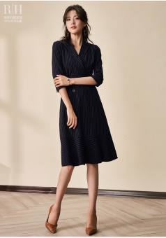 Đầm cổ vest dáng váy đuôi cá tay dài sọc sang trọng