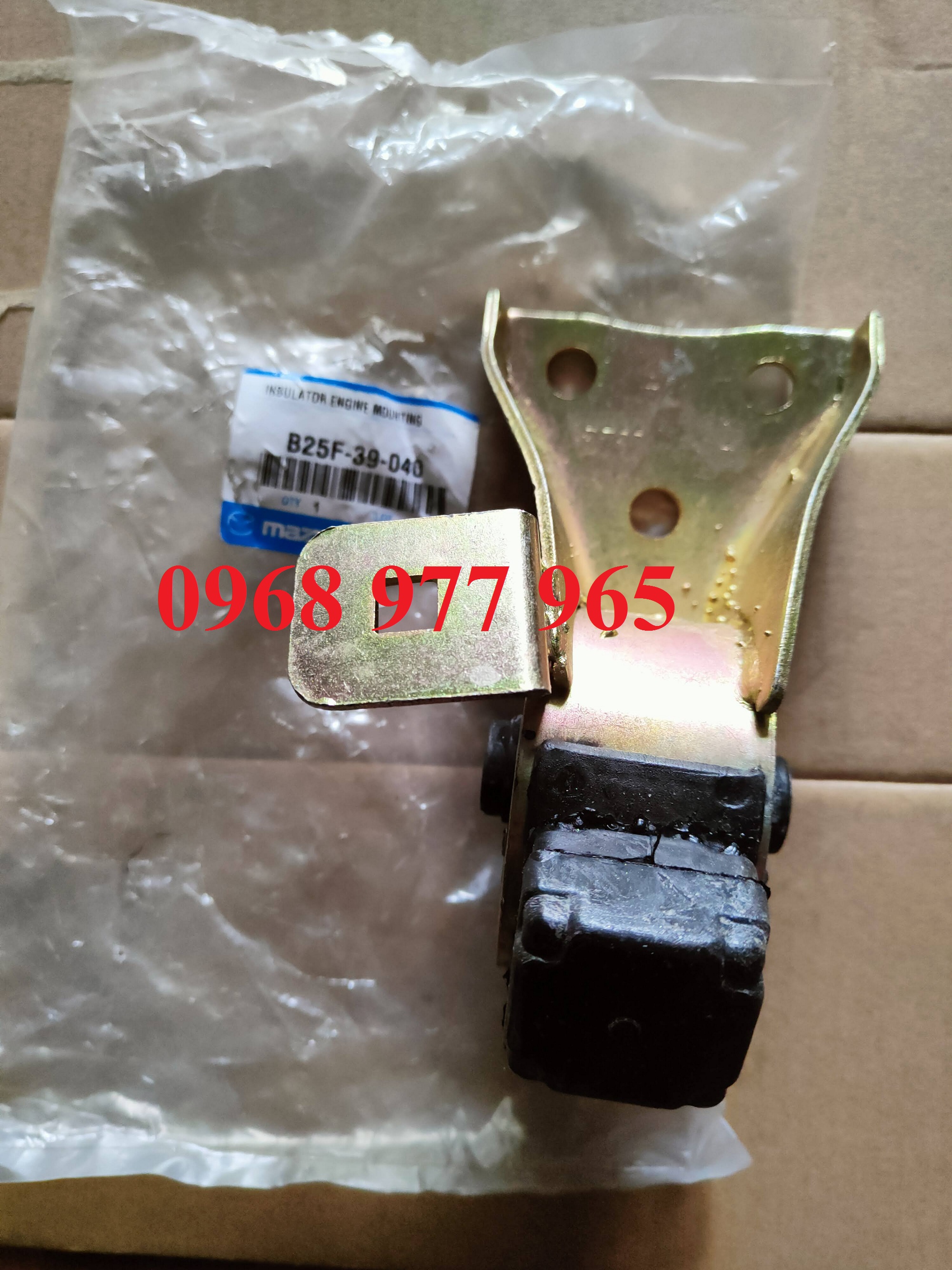 Chân máy sau mazda 323 01-06, laser 1.6