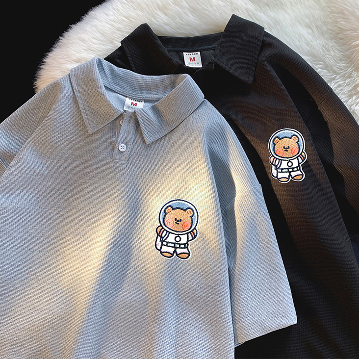 Áo thun polo unisex form rộng tay lỡ thêu hình gấu, Áo cổ bẻ cộc tay chất liệu tổ ong mềm mát - Rew2021