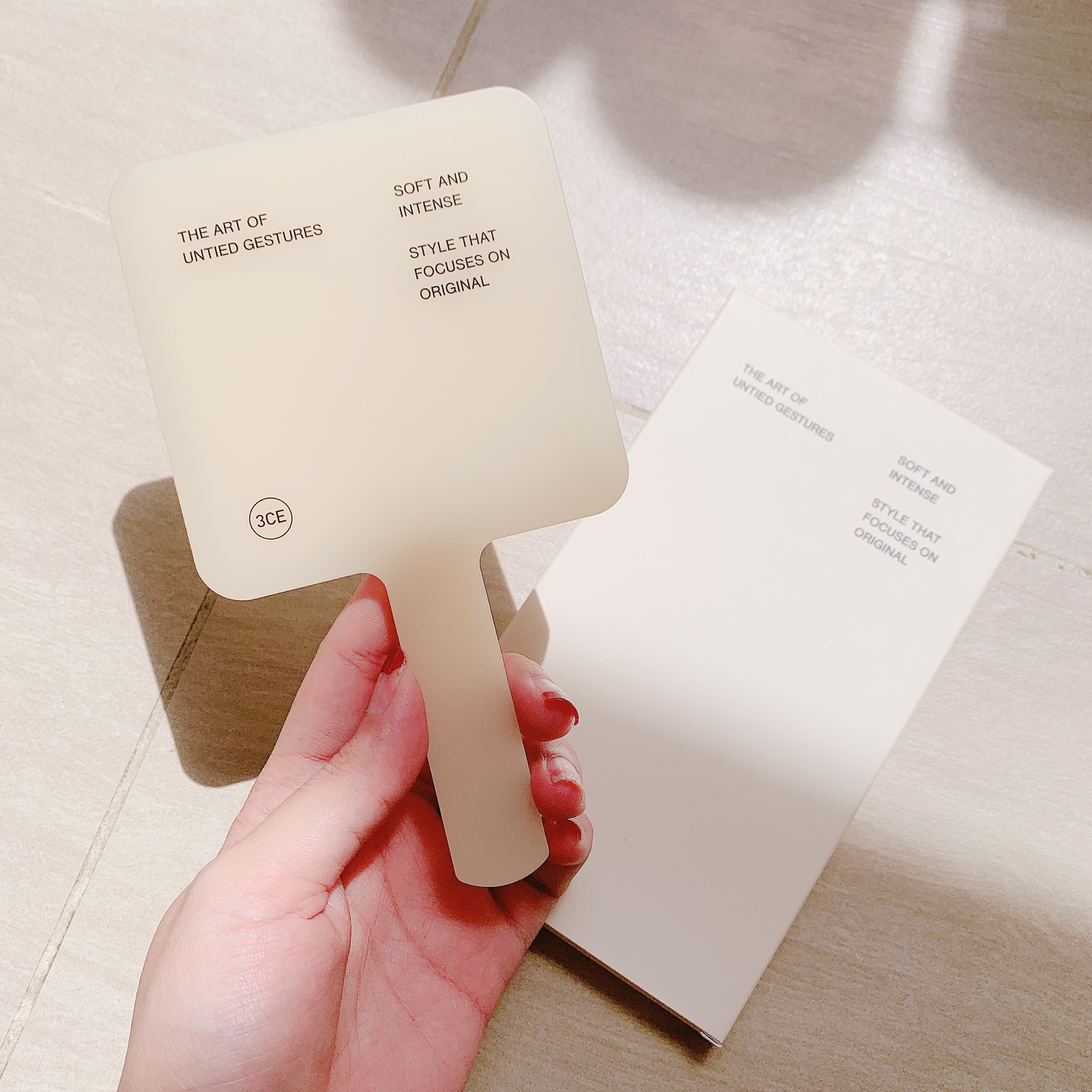 Gương Trang Điểm 3ce Square Mini Hand Mirror Off Beige