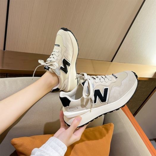 Giày thể thao nữ, Giày sneaker nữ độn đế viền chữ N, đé độn cao 6 phân, form giày chuẩn êm chân, có lỗ thoáng chống mùi dễ chịu - QD Shop
