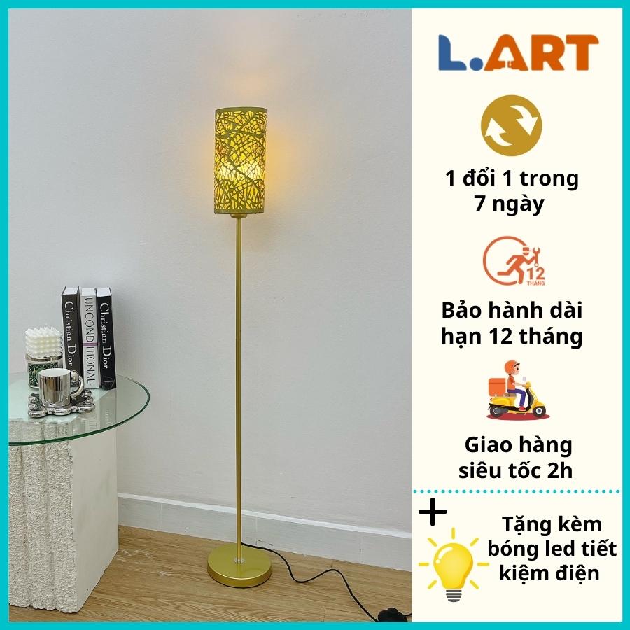 Đèn cây đứng vàng sang trọng cho phòng khách không gian nhỏ DCLA015