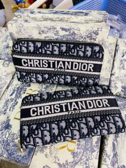 bóp cầm tay dior chất thổ cẩm.   - THE BEST CHOICE