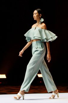 Iris Set - Áo yếm và quần suông dập nổi IVY moda MS 16B9265