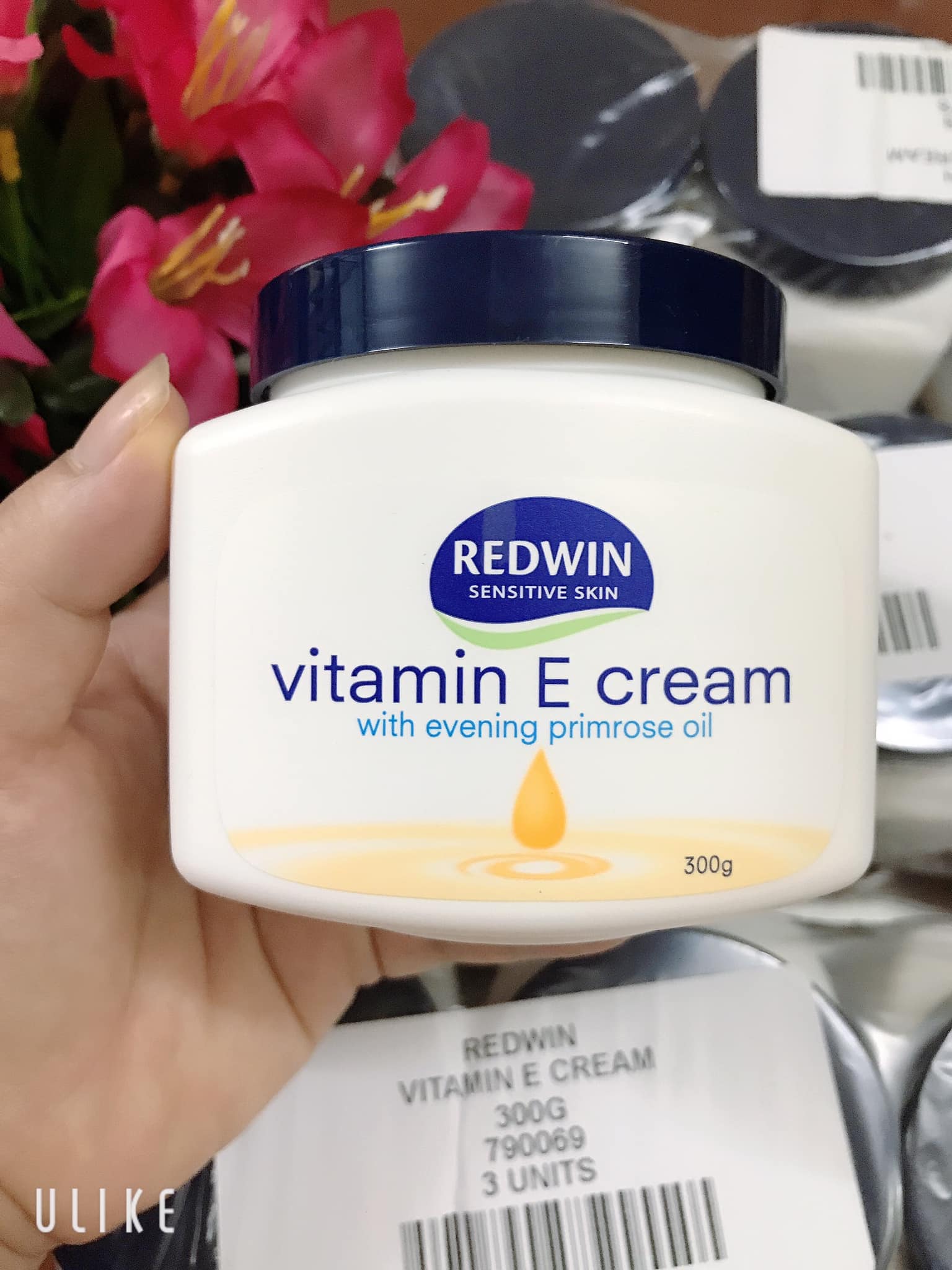 Kem dưỡng nẻ dưỡng trắng vitamin e redwin úc 300g