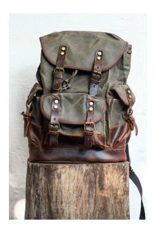 Balo nam bền bỉ BIGFISH MILLITARY màu xanh rêu chất liệu canvas phối da bò thương hiệu AOTA TONKIN