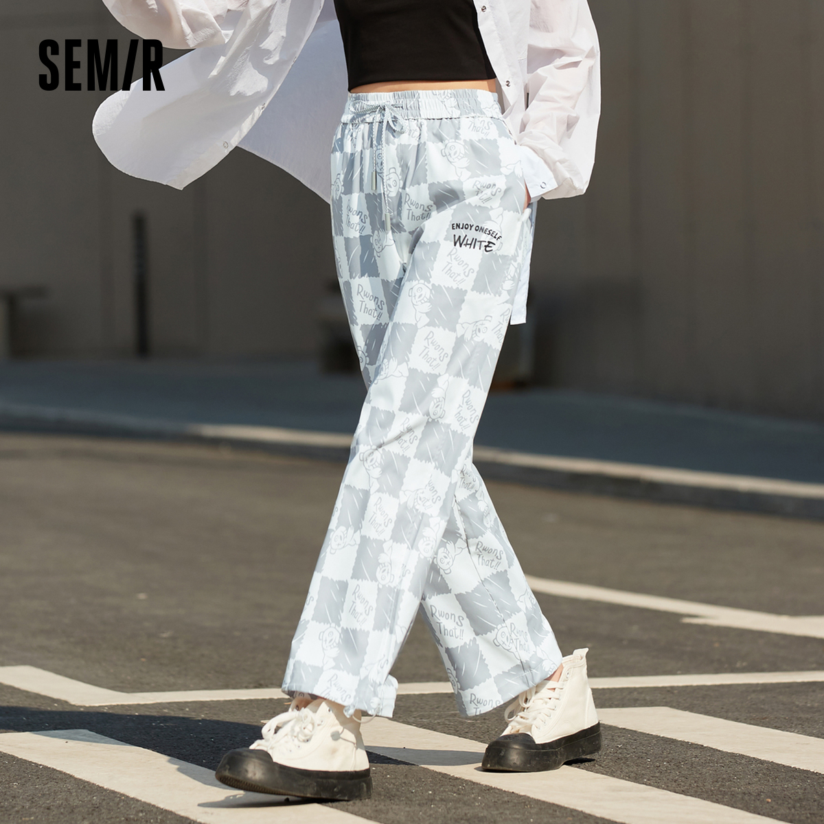Semir Casual Pants Men 2022 Summer New Fashion Couples Checkerboard Trendy Cool Cartoon Print Man Pants ราคา 841 บาท*ส่งฟรี