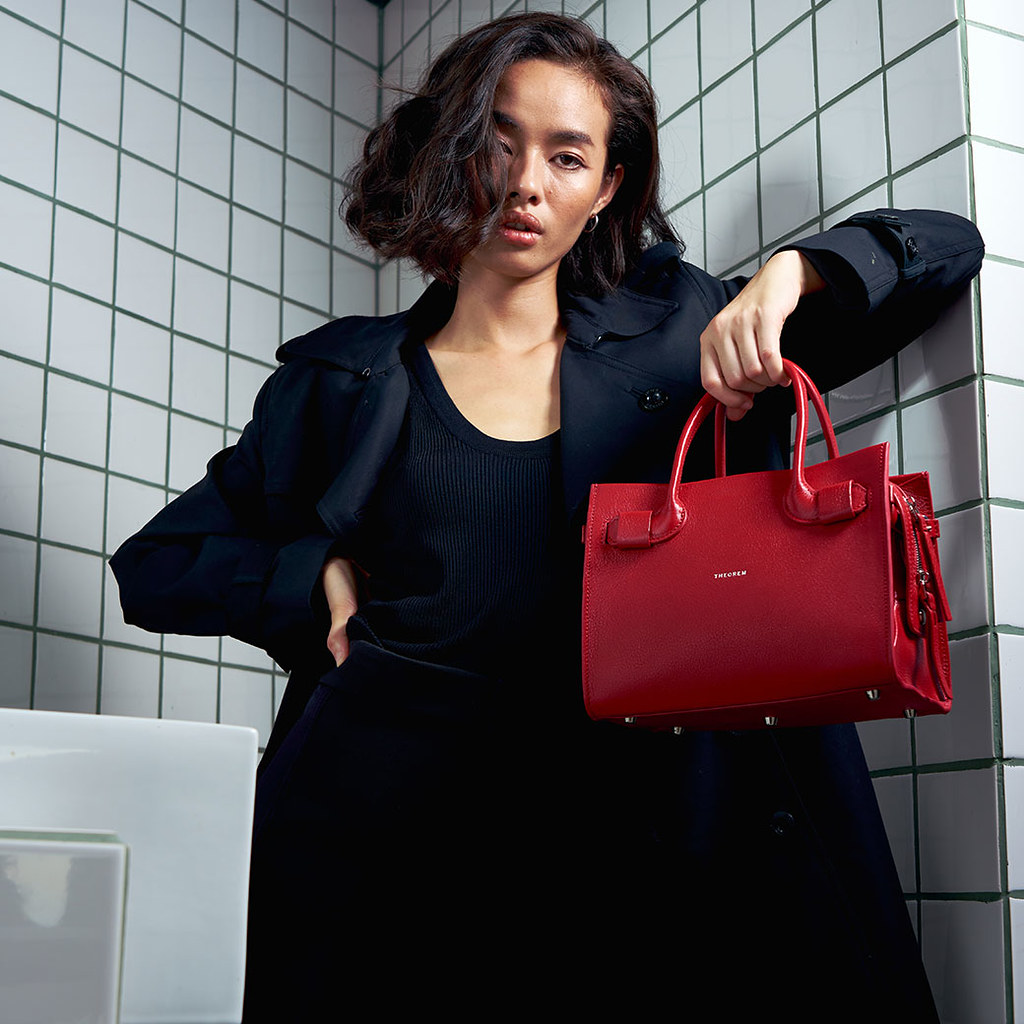 กระเป๋าถือหนังแท้ รุ่น ABSOLUTE Size M ราคา 5,985 บาท*ส่งฟรี