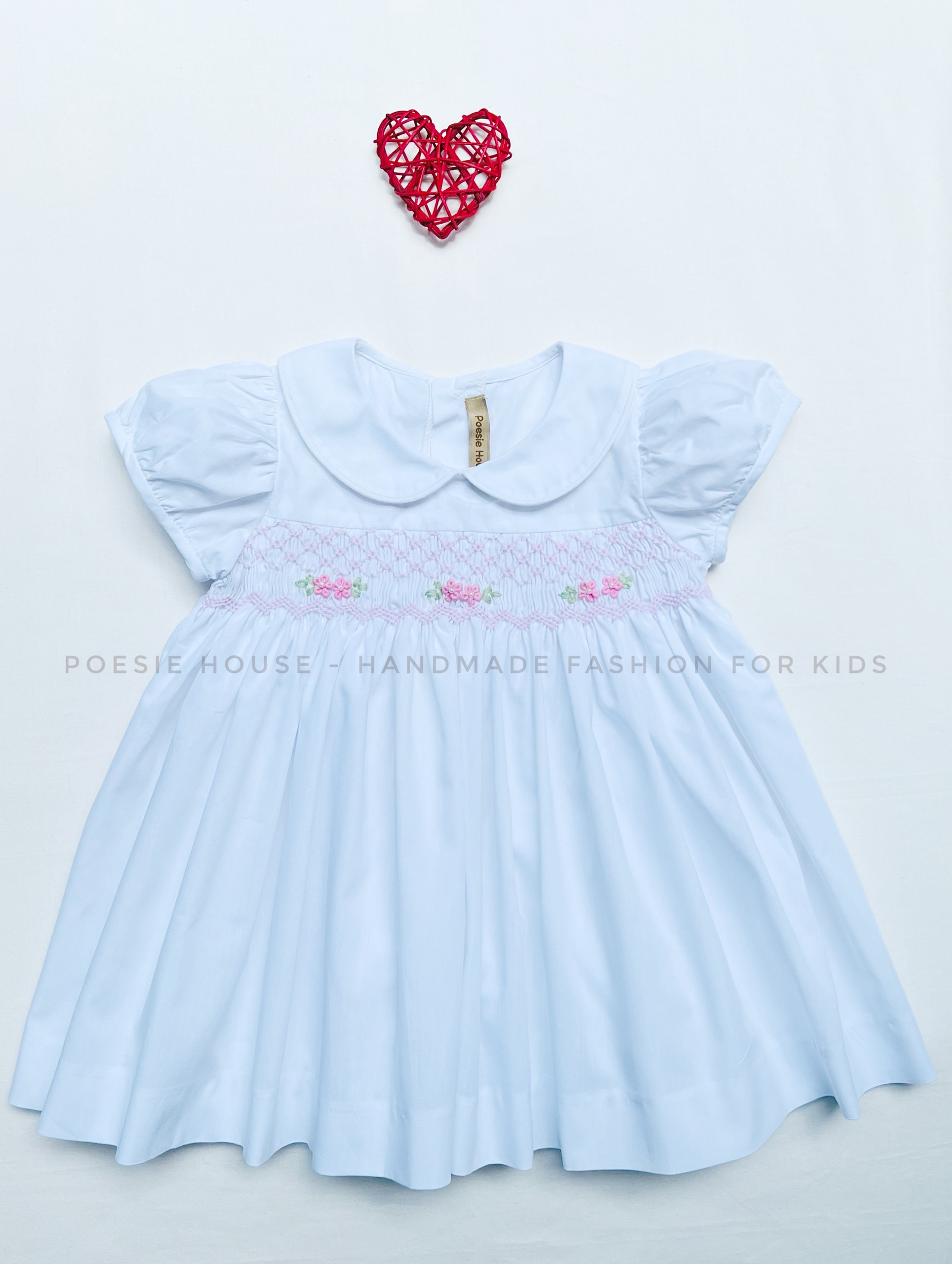 Đầm smock trắng cổ peter pan