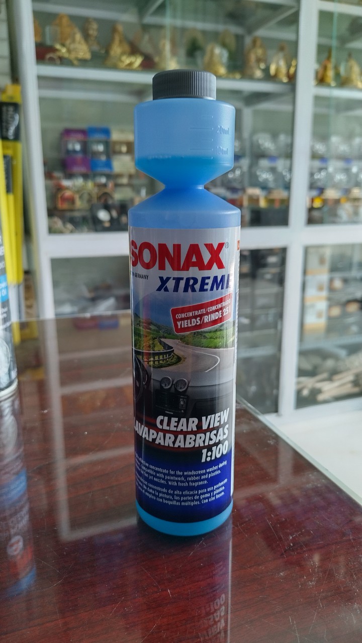 Dung dịch vệ sinh và làm trong kính lái Sonax Xtreme Clear View 1:100 NanoPro 271141 250ml