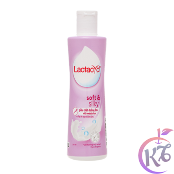 Dung dịch vệ sinh phụ nữ Lactacyd Soft & Silky dưỡng ẩm 250ml - nước vệ sinh vùng kín chiết xuất từ sữa dưỡng ẩm