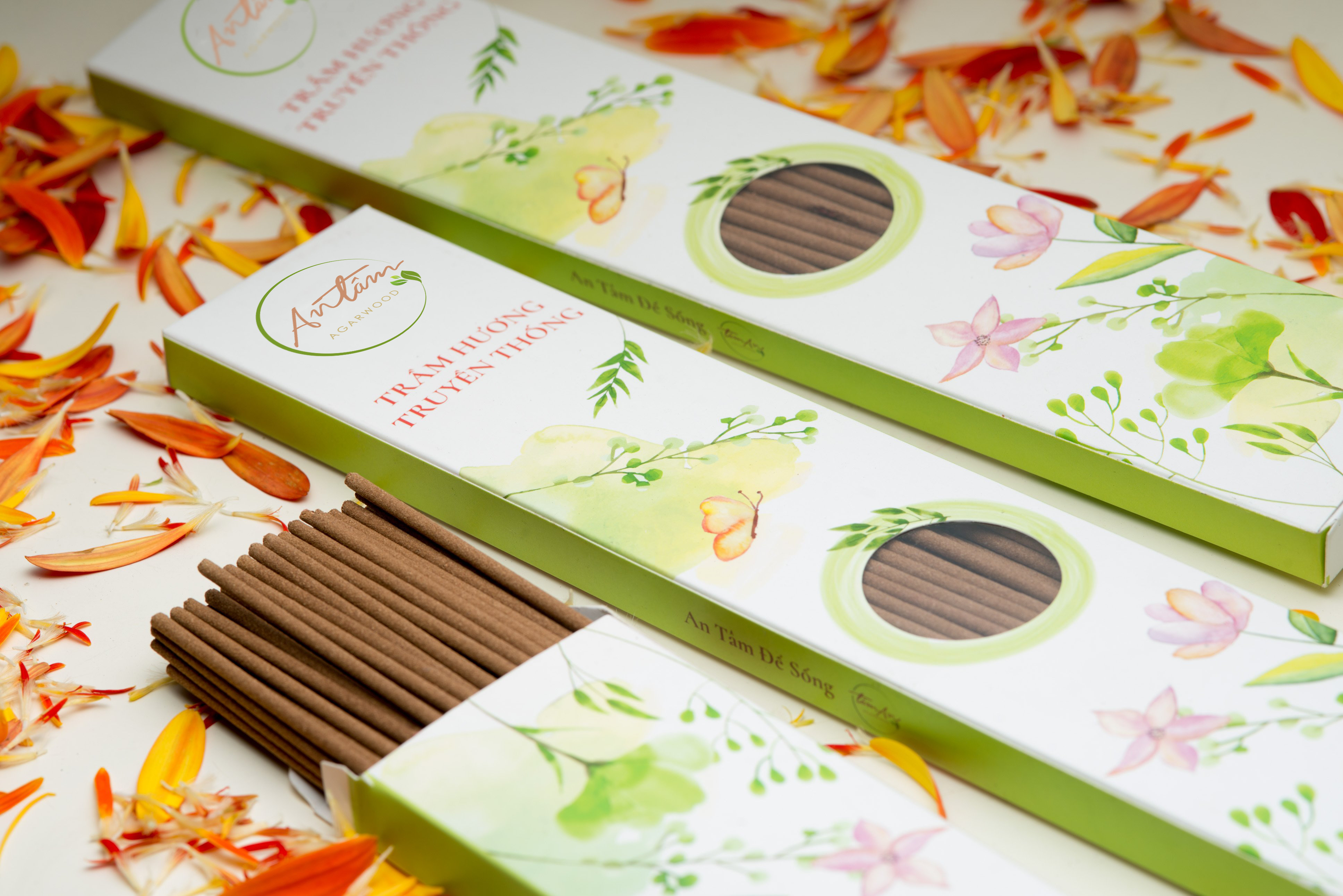 Trầm hương An Tâm Sạch, hương thơm trầm đặc biệt rất dễ chịu, mang lại nhiều may mắn và hút tài lộc cho gia chủ, kt nhang dài 30cm