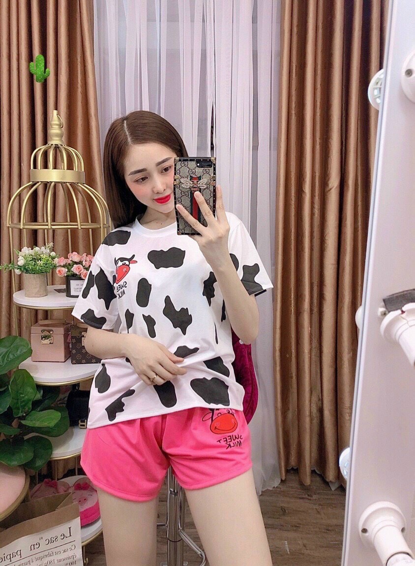 Set bộ áo thun bò sữa kèm quần ngắn in bò sữa ống rộng siêu cưng