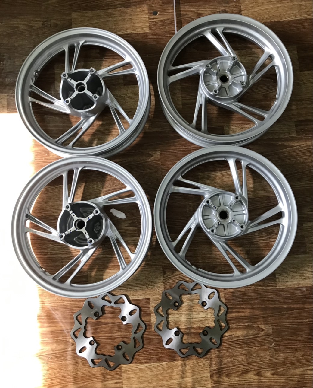 MÂM VÀNH ĐÚC CHÍNH HÃNG HONDA SH VIỆT THÁO XE MỚI 99% GẮN ZIN KHÔNG CHÉ CHÁO THEO XE SH VIỆT ĐỜI 2012 2023