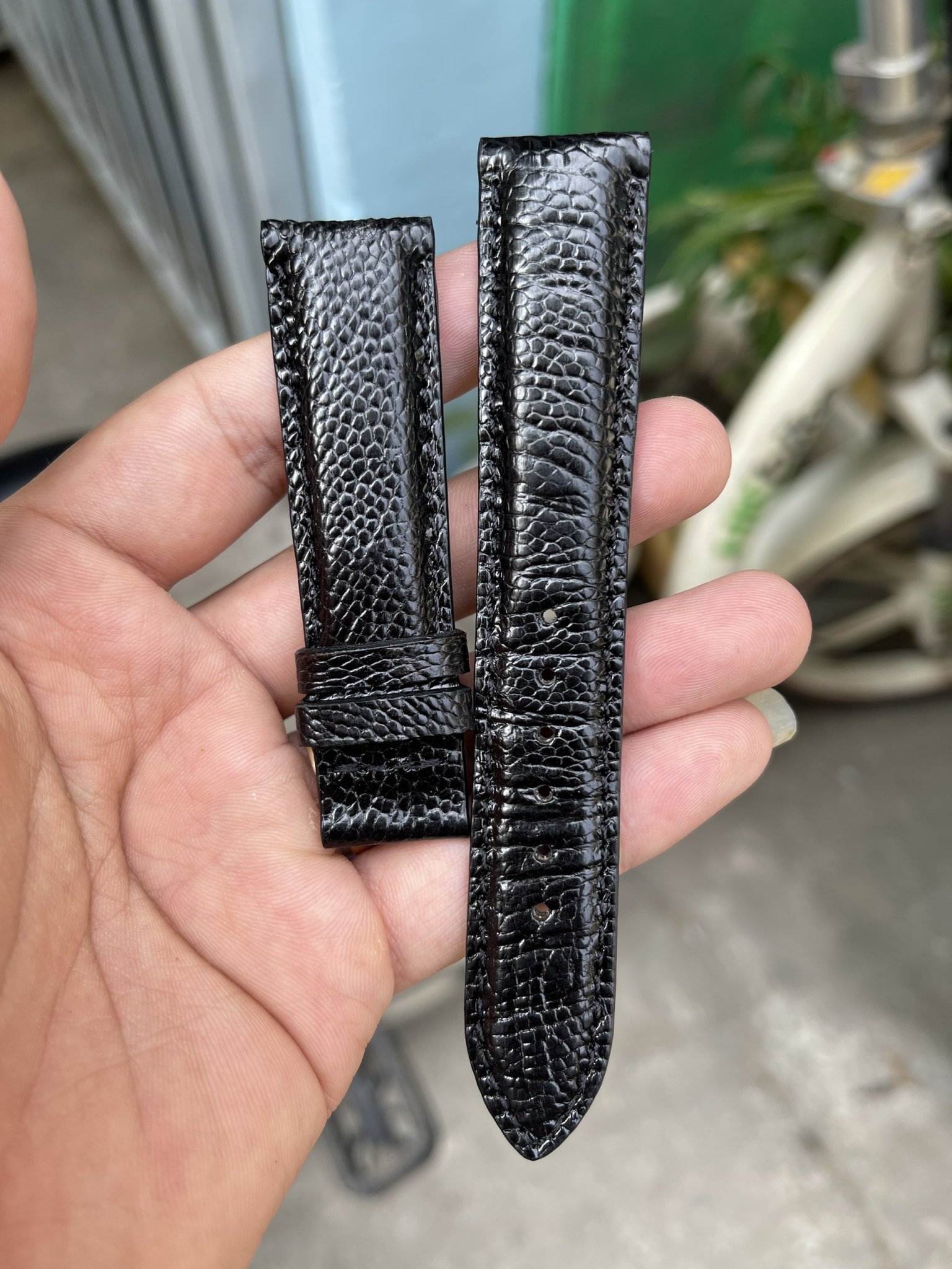 Dây đồng hồ nam nữ da đà điểu, dây đồng hồ da thật màu đen size 18mm, 20mm, 22mm (Tặng kèm đầy đủ khóa, chốt và dụng cụ thay dây)