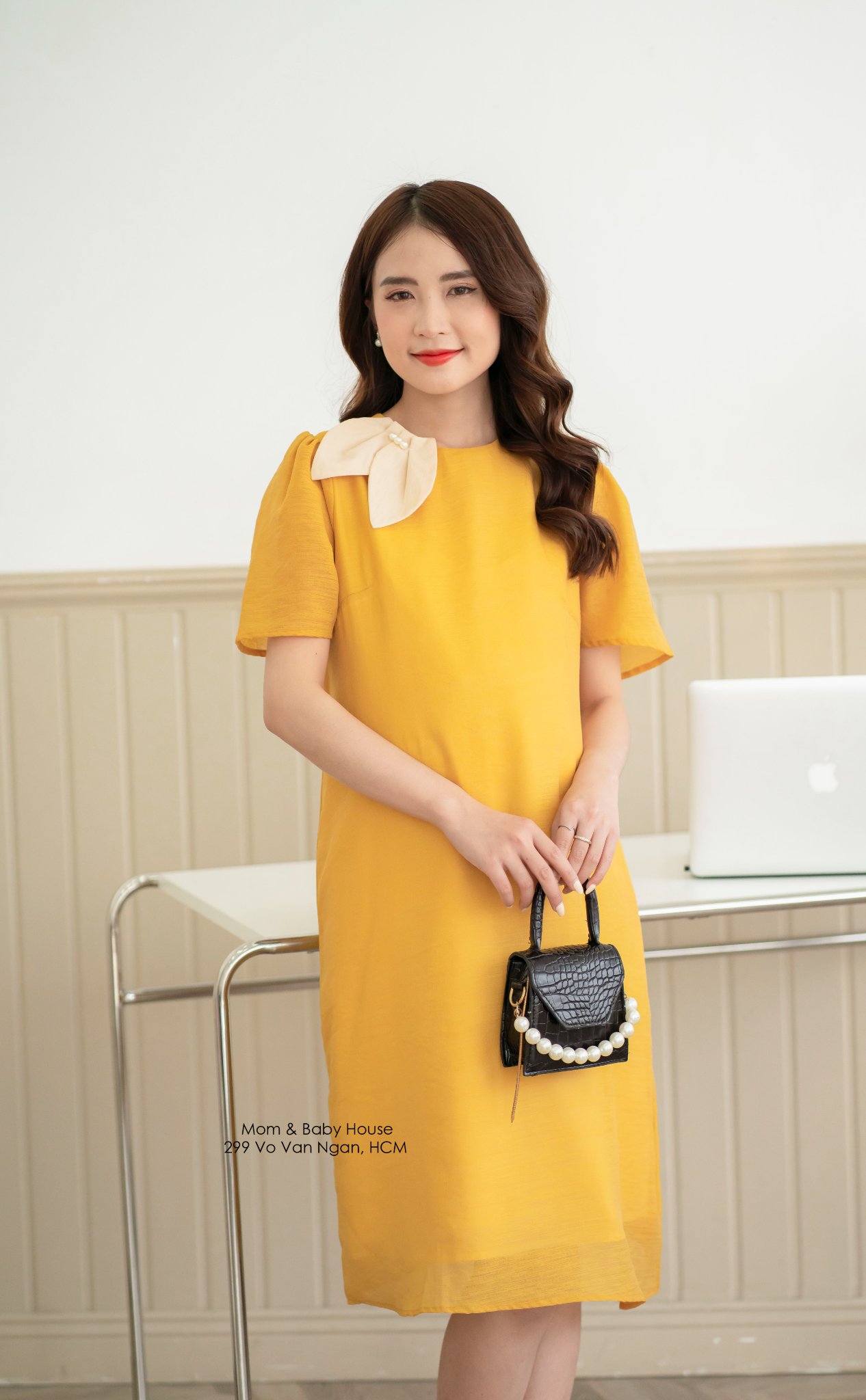 Aura dress - đầm vàng cổ lá tơ xước