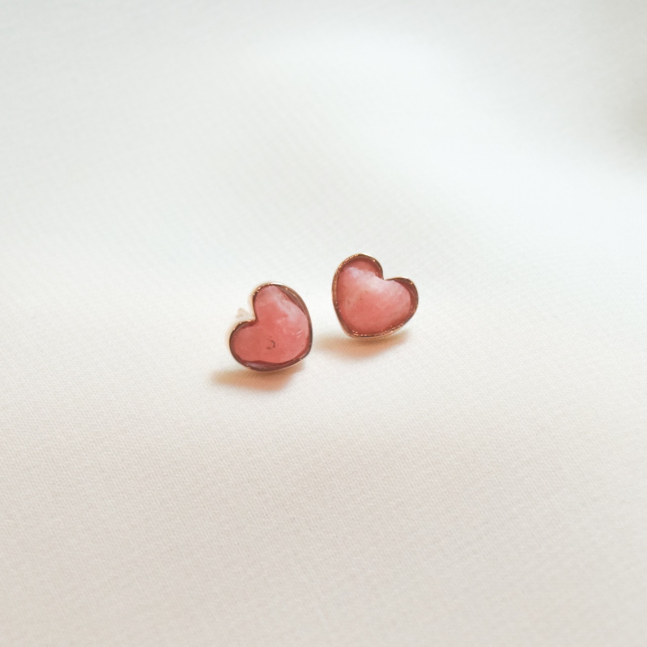 เครื่องประดับ rock me jewelry รุ่น heart beat earring ต่างหู ทองเหลืองชุบ ประดับพลอย ราคา 690 บาท*ส่งฟรี