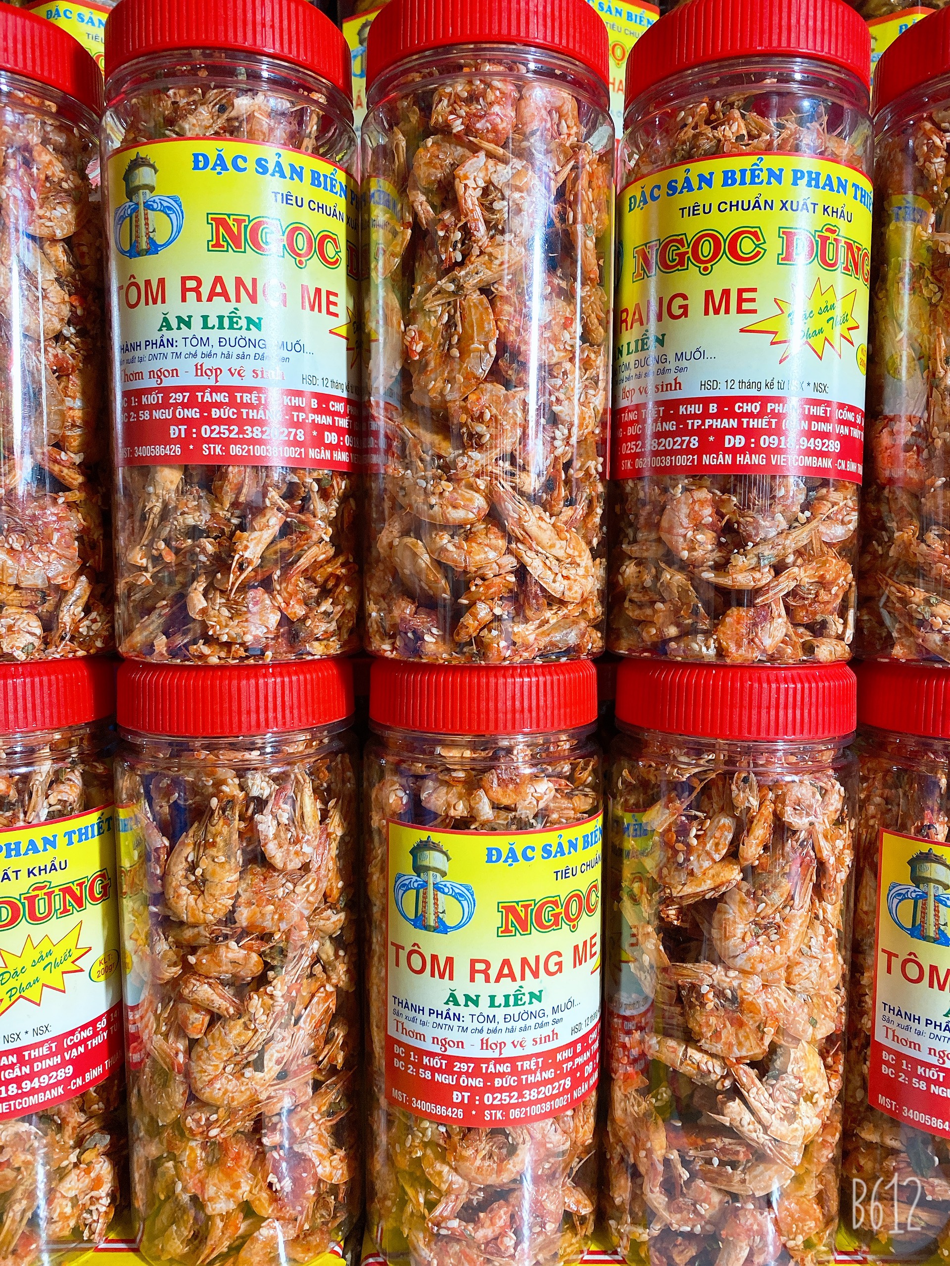 Tôm Rang Me ( ăn liền ) là món ăn ngon ơi là ngon của Shop Đặc Sản Biển Phan Thiết NGỌC DŨNG; Hộp 200 gram. HSD 12 tháng kể từ ngày đặt hàng.