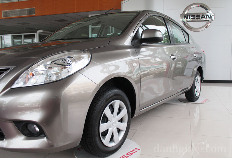 Ốp Mâm LaZang Giả Vành Bánh Xe Nissan Sunny Kích Cỡ 14 inch