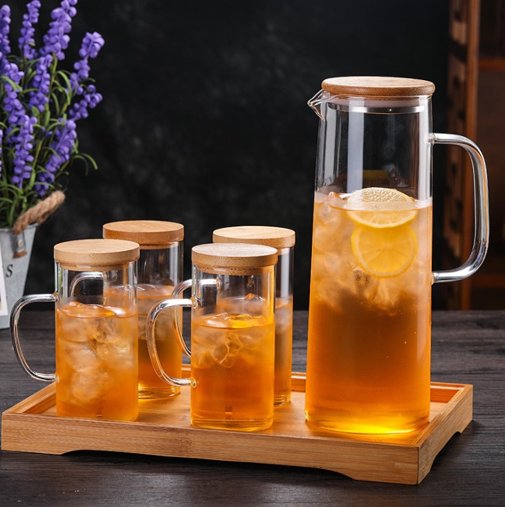 1.3L Clear Borosilicate Glass Water Drinking Carafe Pitcher with Bamboo Lid  - China Water Kettle and Water Carafe price
