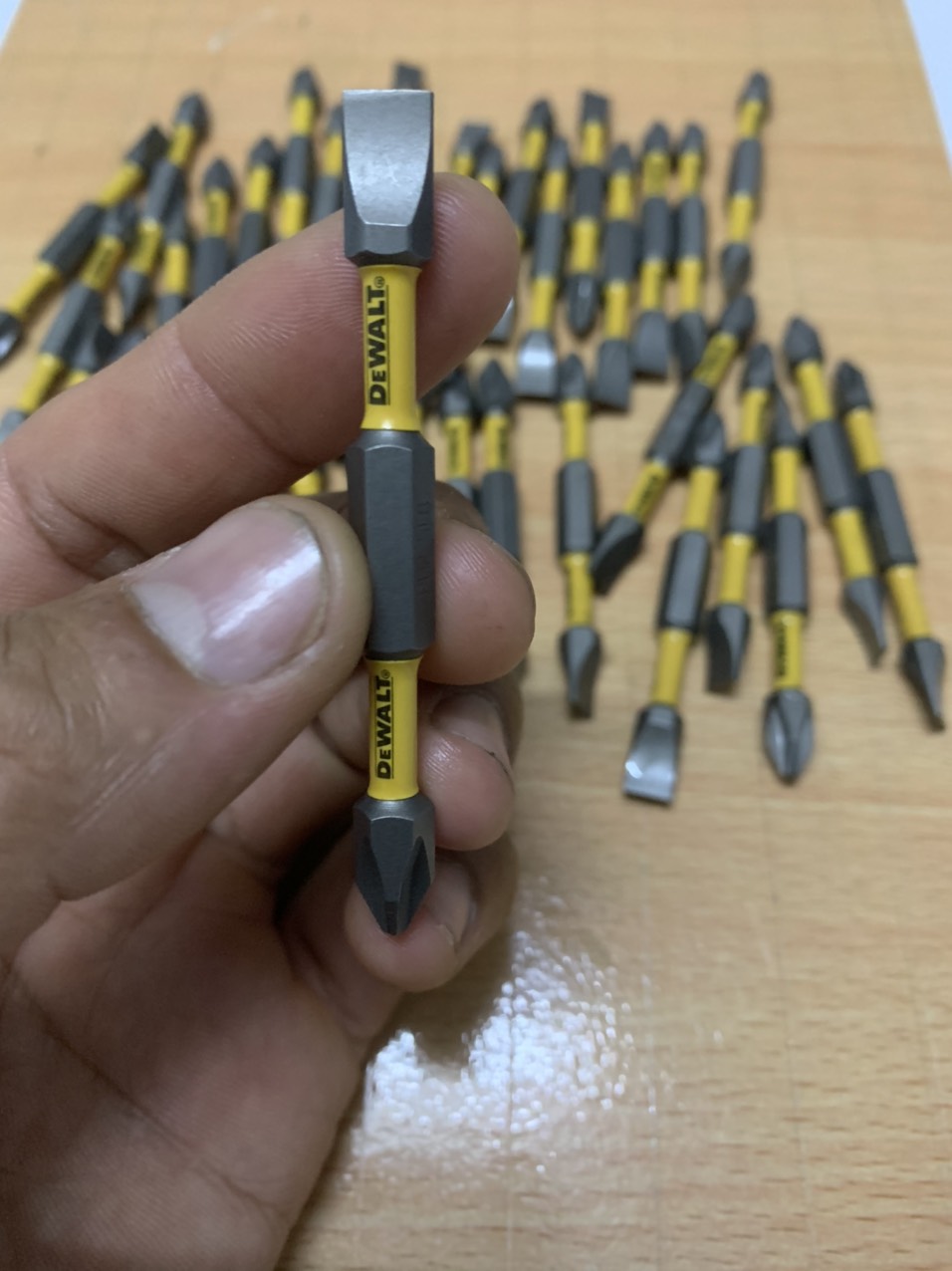 Mũi vít dewalt hai đầu ph2-sl8 dài 7cm
