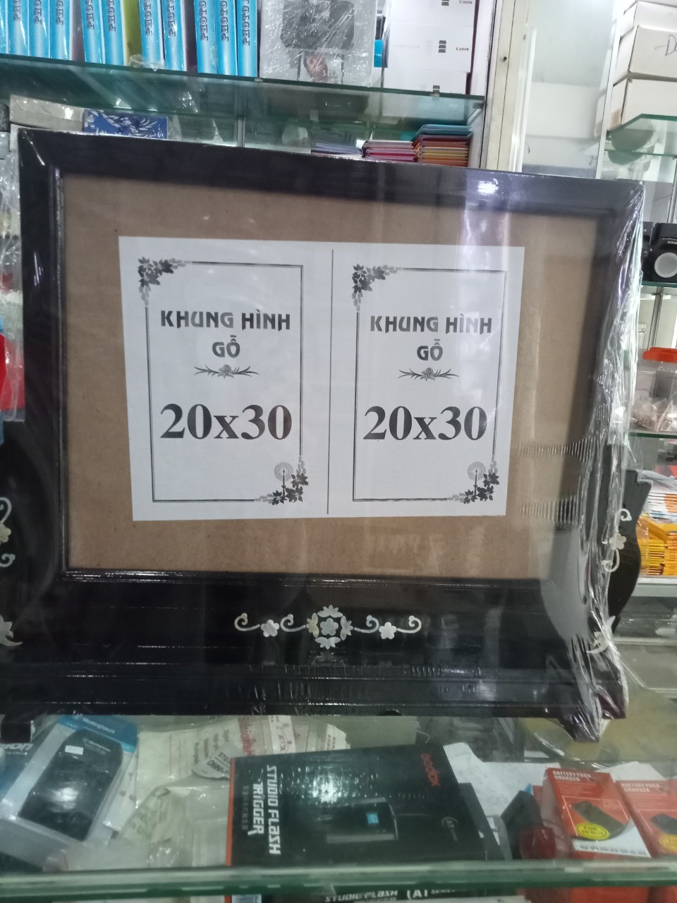 Khung ảnh thờ gỗ đôi cao cấp 20x30 có chân đế 2 màu nâu và đen