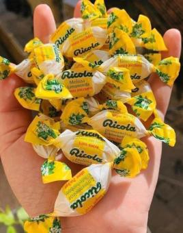Kẹo ngậm ho Ricola Lemon Mint Sugar Free 105 Drops từ thảo mộc(Mỹ)