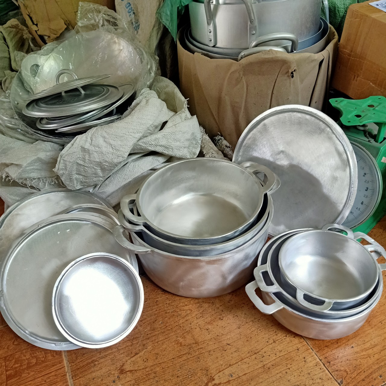 (TẶNG RẾ ) Nồi Gang Đúc Đã Được Mài BÓNG BÊN TRONG  (BÁN THEO SEZI)