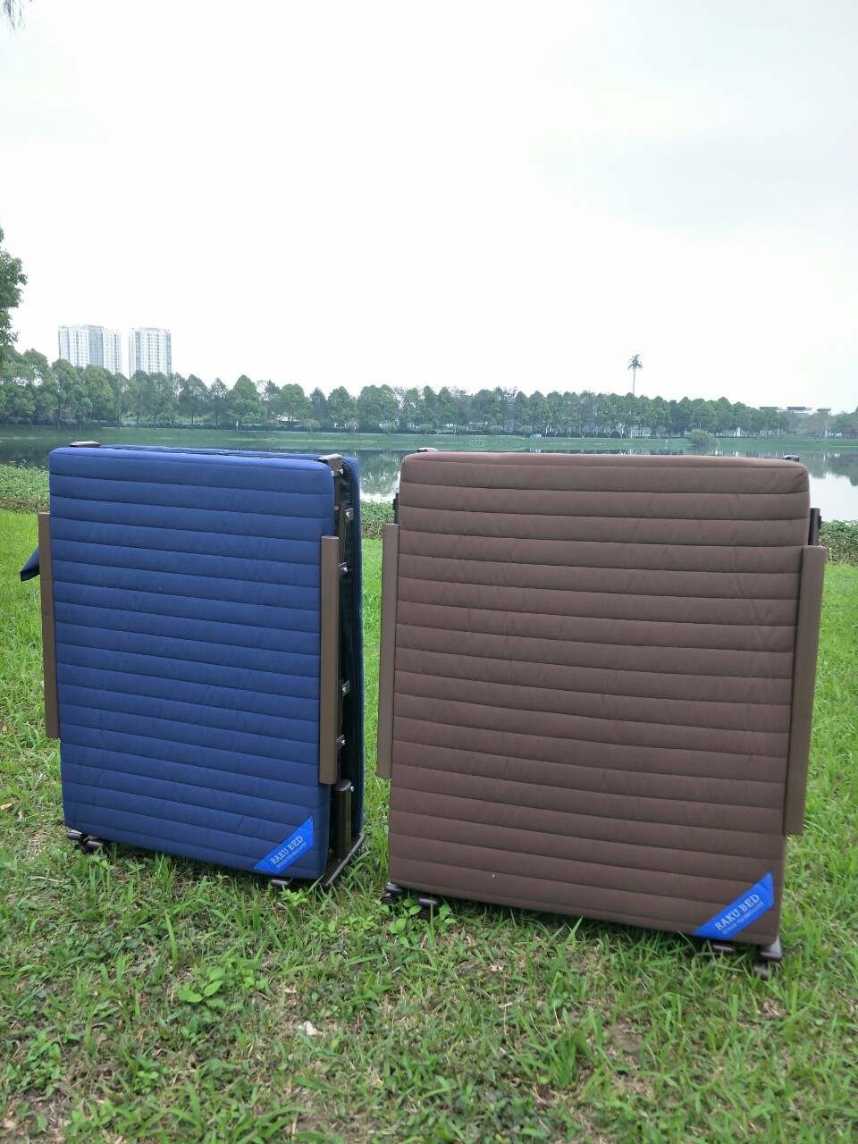 Giường gấp, giường xếp Hàn Quốc rộng 80cm mẫu mới năm 2023 có túi bên hông, thành giường có thể nâng lên hạ xuống.
