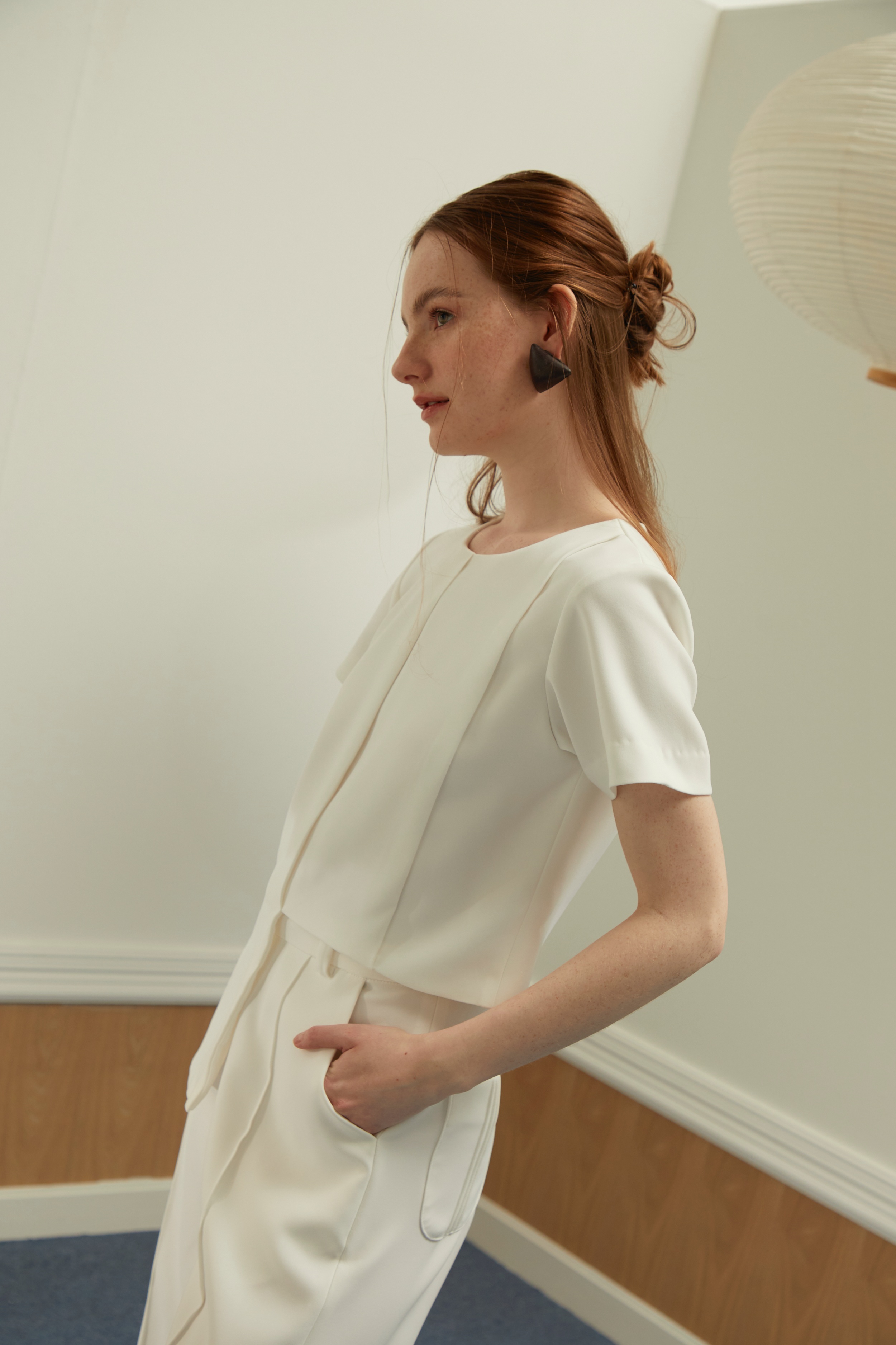 VALEN TOP เสื้อแขนสั้นดีเทลจีบ (ช่วงแคมเปญจัดส่งล่าช้า 3-5 วัน) ราคา 1,225 บาท*ส่งฟรี
