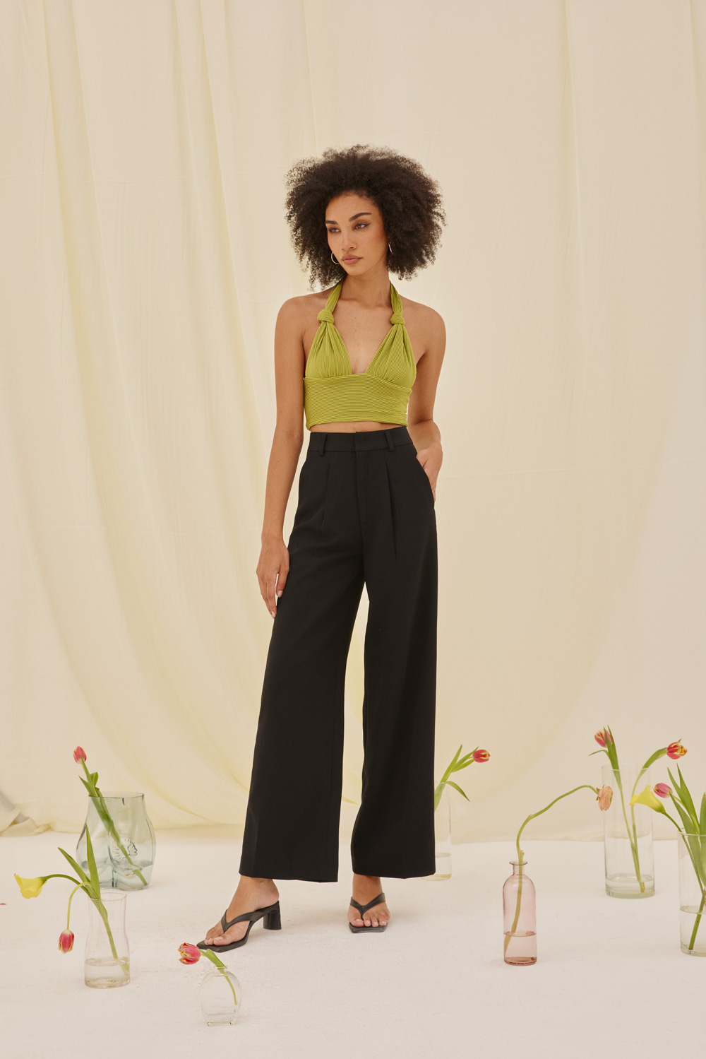 Áo cổ yếm xẻ ngực lacey daphale